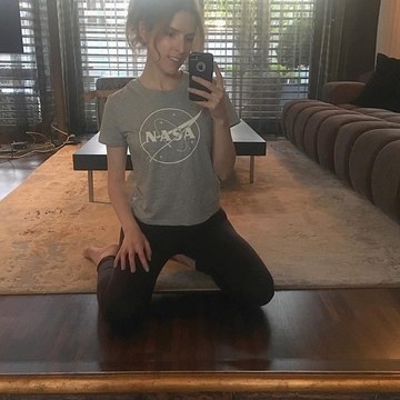 Anna Kendrick - Magazine and Candid Collection in annakendrick47_67086912_472978786829302_510968724674650242_n.jpg - hidden celebrity photo