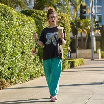 Anna Kendrick - Magazine and Candid Collection in keurig_3458384802568932643.jpg - hidden celebrity photo