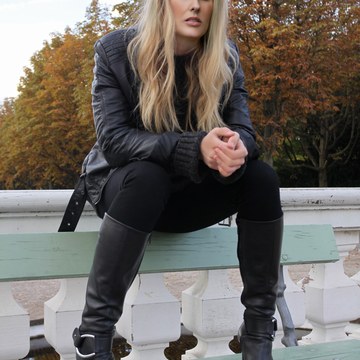 Saskia Feuerstein — Boots (05) – Boots photo