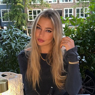 Jutta Leerdam (36) – Jutta Leerdam — speed skating and public appearances photo