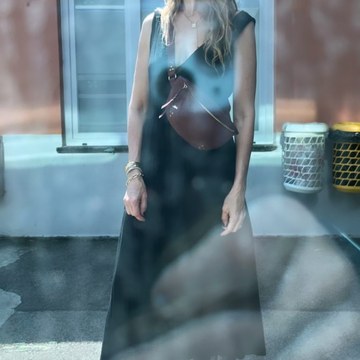 Kim Raver - Full Portrait and Event Collection in screenshot_2024 05 13 07 31 50 16_1c337646f29875672b5a61192b9010f9.jpg - hidden celebrity photo