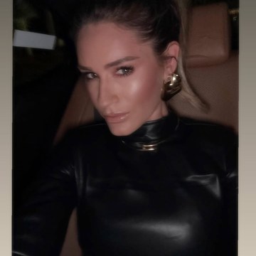 Nikkie Plessen - Fashion and Celebrity Shoots Collection in screenshot_2024 12 29 12 26 49 75_1c337646f29875672b5a61192b9010f9.jpg.jpg - hidden celebrity photo